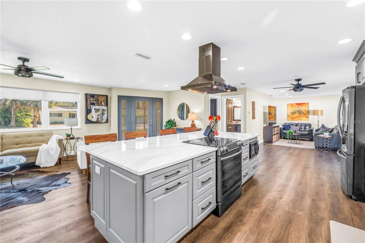 8261 28th Avenue N, Saint Petersburg, FL 33710 Photo