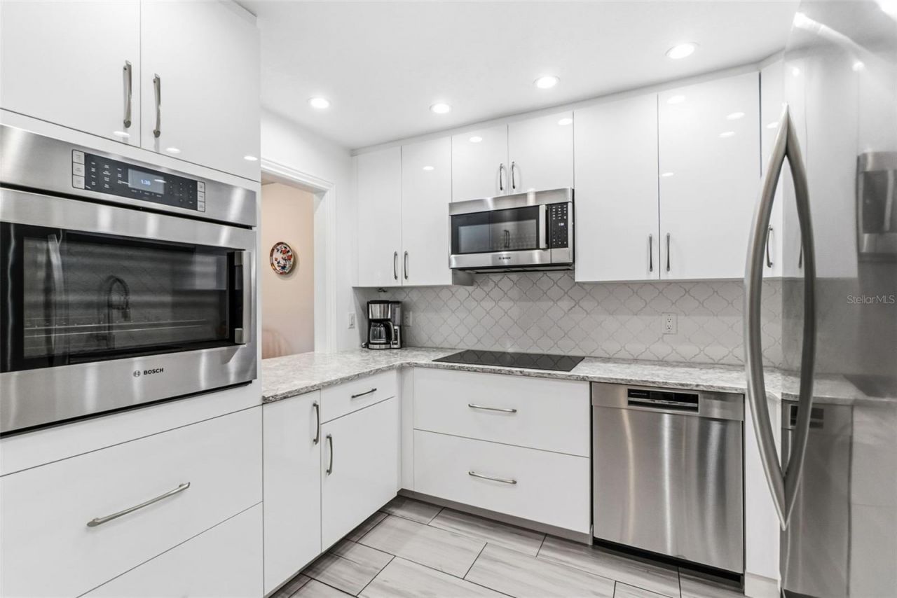 531 Sutton Place, Longboat Key, FL 34228 Photo