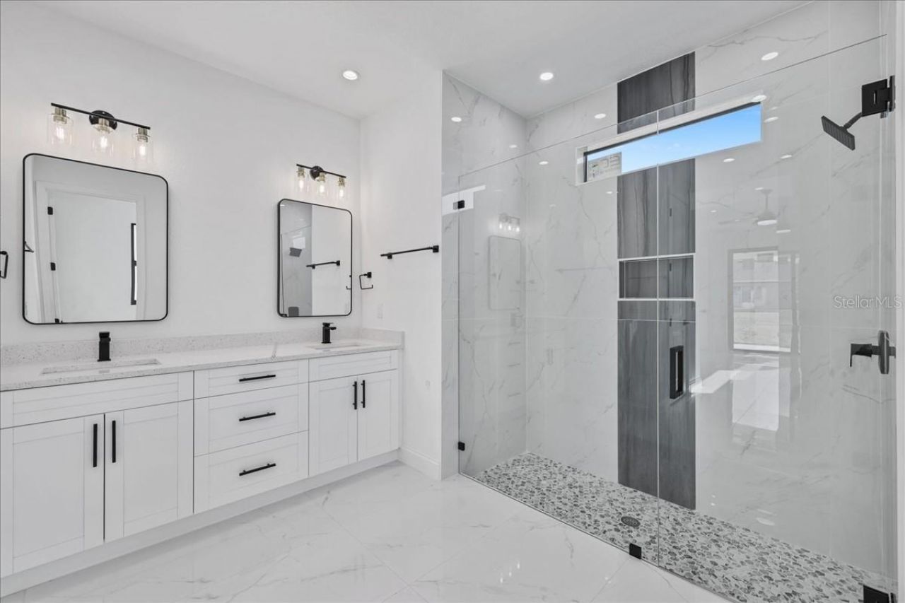 1310 NE 7th Place, Cape Coral, FL 33909 Photo