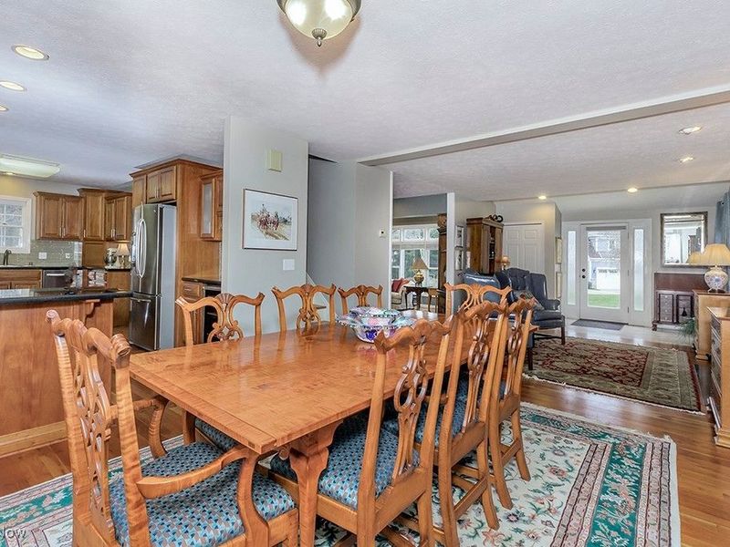 318 Hillside Lane, Chagrin Falls, OH 44022 Photo 17