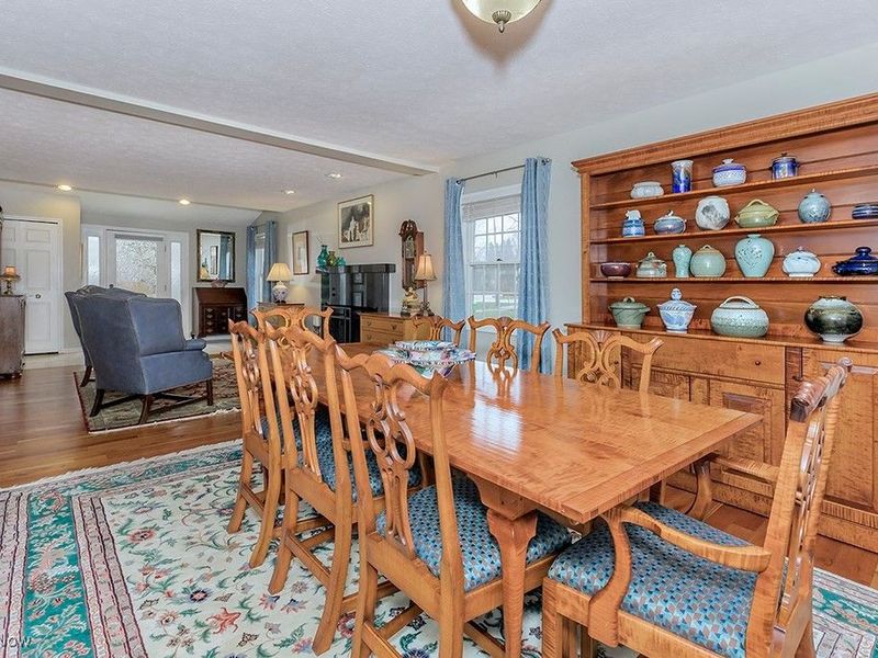 318 Hillside Lane, Chagrin Falls, OH 44022 Photo 18