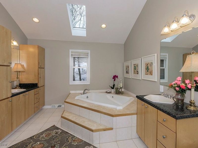 318 Hillside Lane, Chagrin Falls, OH 44022 Photo 26