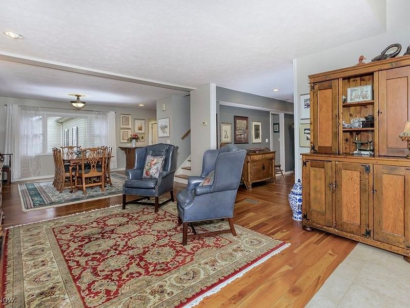 318 Hillside Lane, Chagrin Falls, OH 44022 Photo 3