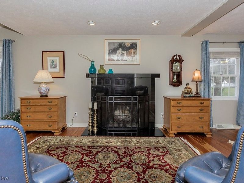 318 Hillside Lane, Chagrin Falls, OH 44022 Photo 4