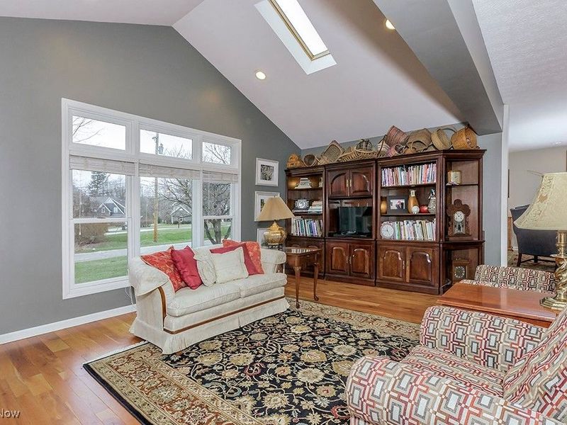 318 Hillside Lane, Chagrin Falls, OH 44022 Photo 8