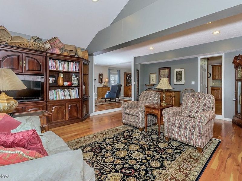 318 Hillside Lane, Chagrin Falls, OH 44022 Photo 9