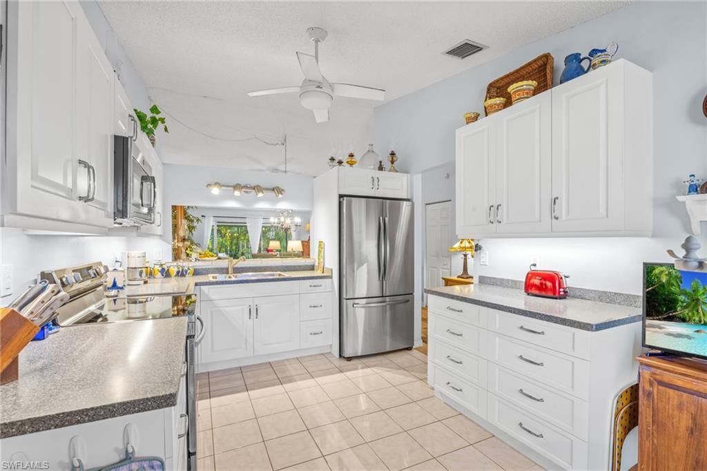 6486 Royal Woods Dr, Fort Myers, FL 33908 Photo