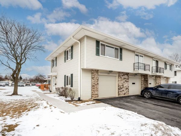 203 Barcliffe Lane, Unit 203, Schaumburg, IL 60194