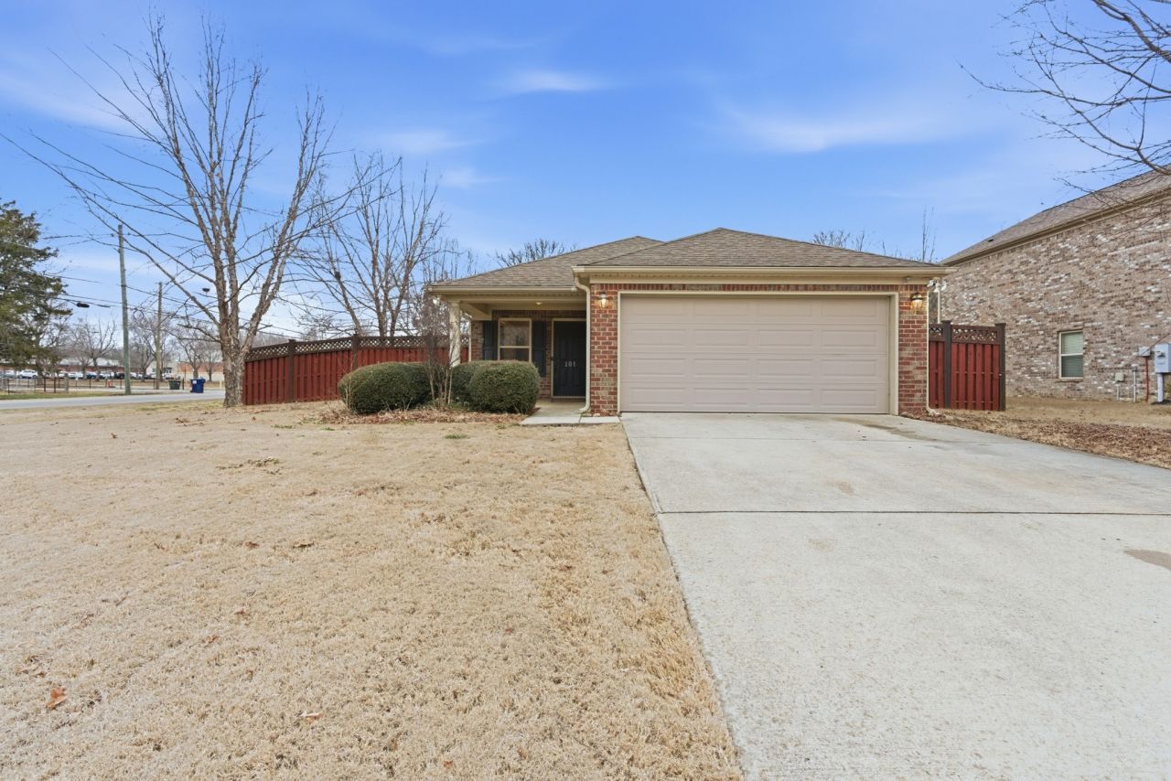 101 Bermuda Lakes Dr, Meridianville, AL 35759 Main Photo