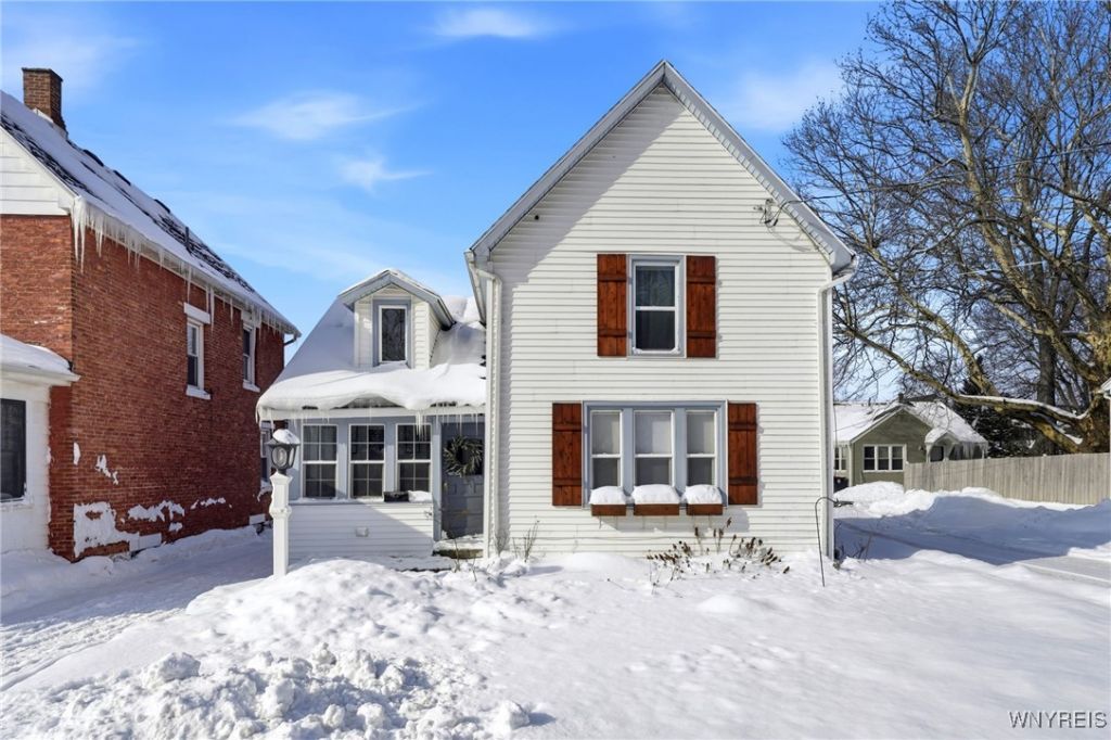 12 Livingston Street, Lancaster, NY 14086 Main Photo