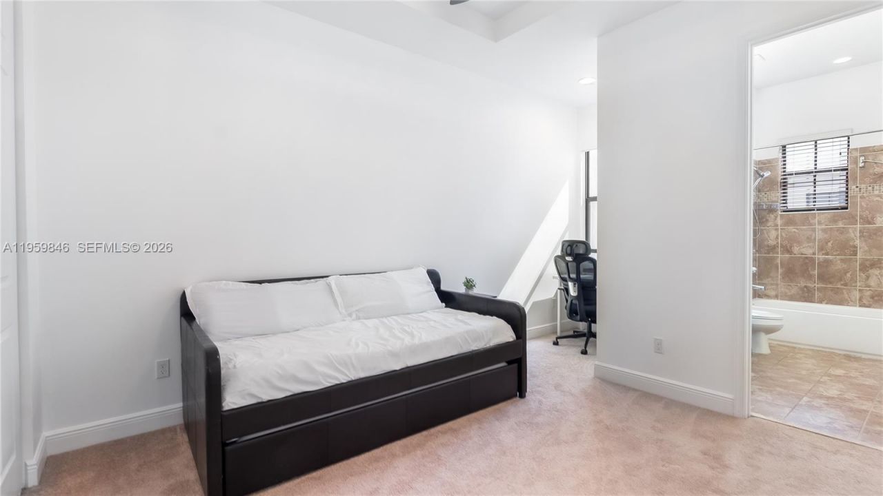 8362 NW 52nd Ter, Doral, FL 33166 Photo