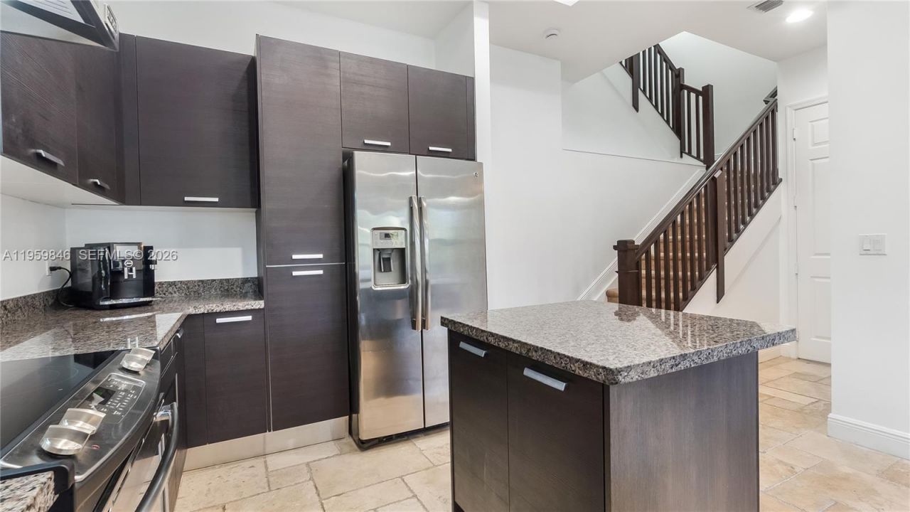 8362 NW 52nd Ter, Doral, FL 33166 Photo