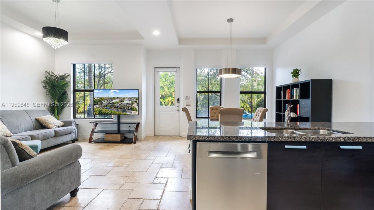 8362 NW 52nd Ter, Doral, FL 33166 Photo