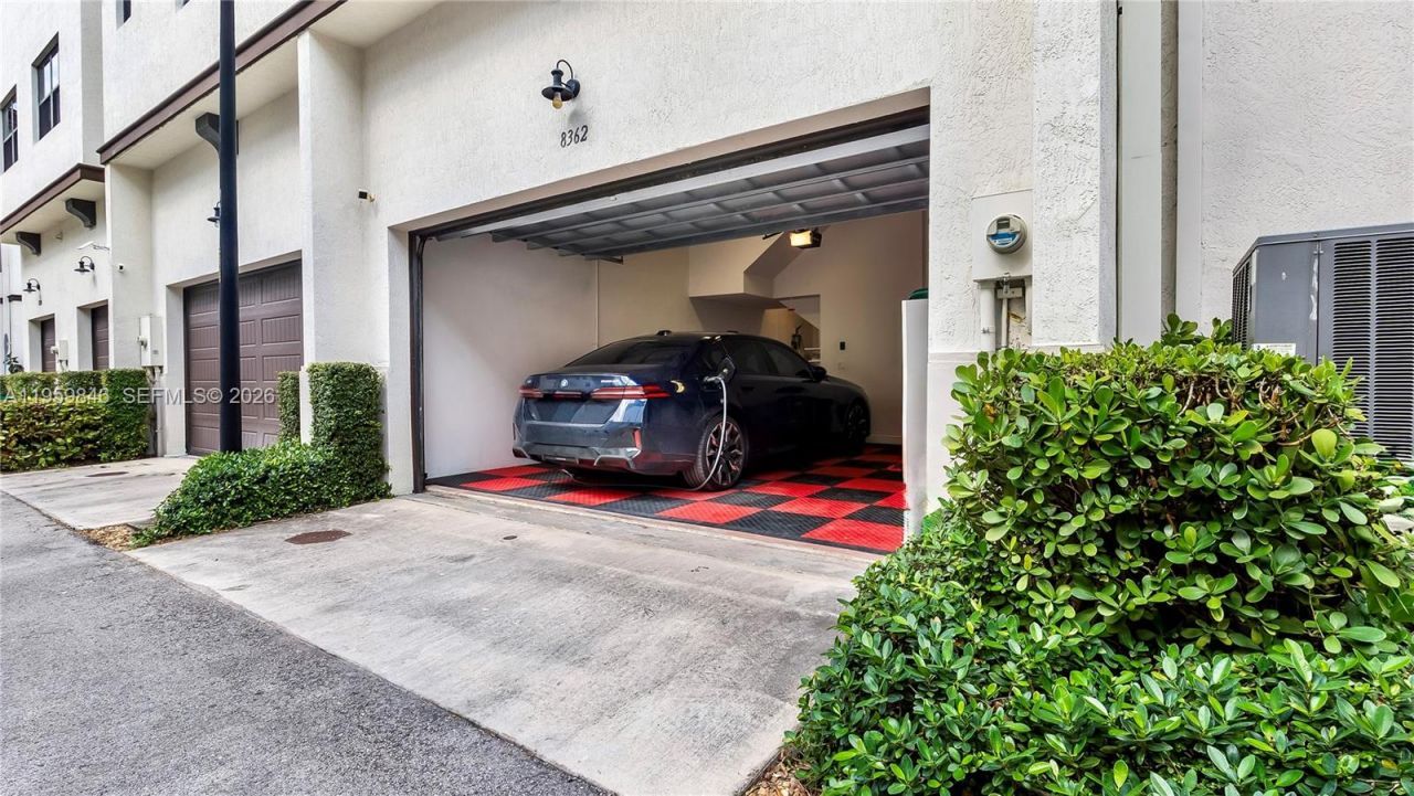 8362 NW 52nd Ter, Doral, FL 33166 Photo