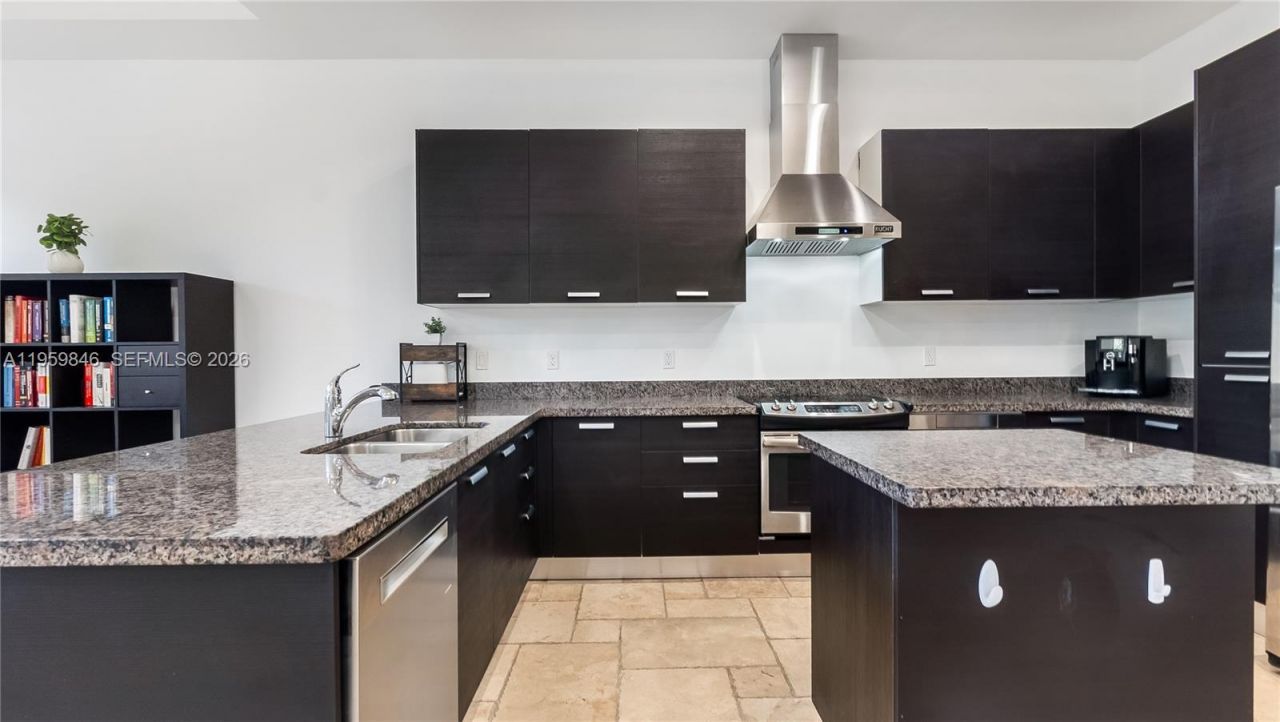 8362 NW 52nd Ter, Doral, FL 33166 Photo