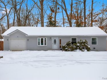 6522 Riverdale Road, Hamburg Twp, MI 48189