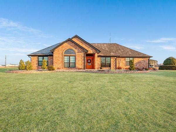 2748 Farm Road 2820, Sumner, TX 75486