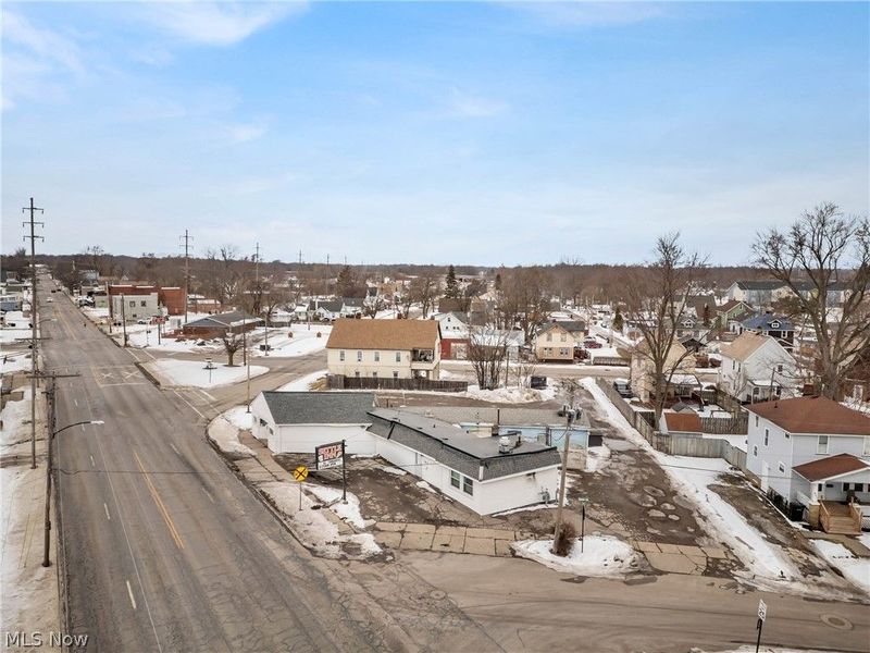 703 Lake Avenue, Elyria, OH 44035 Photo 4