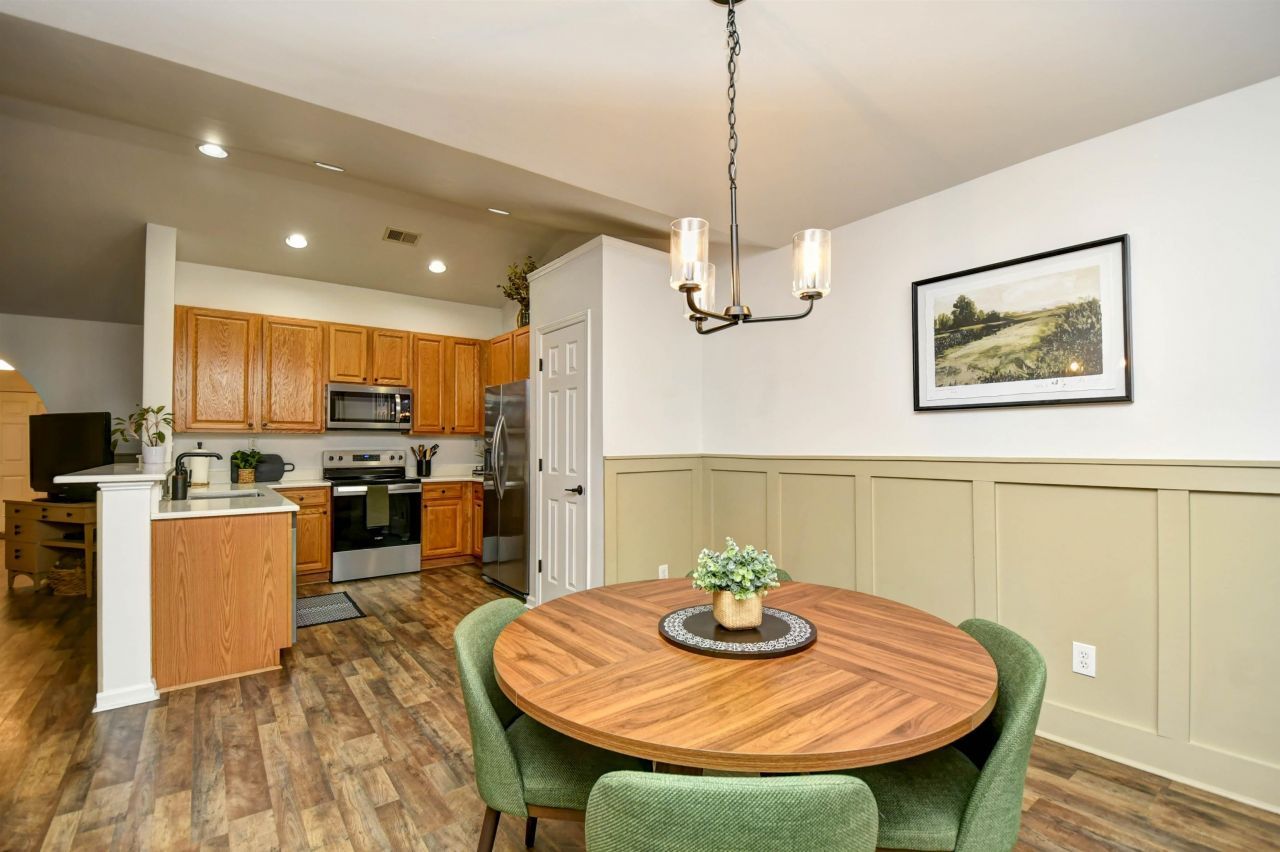 2089 Haystack Way Photo 10