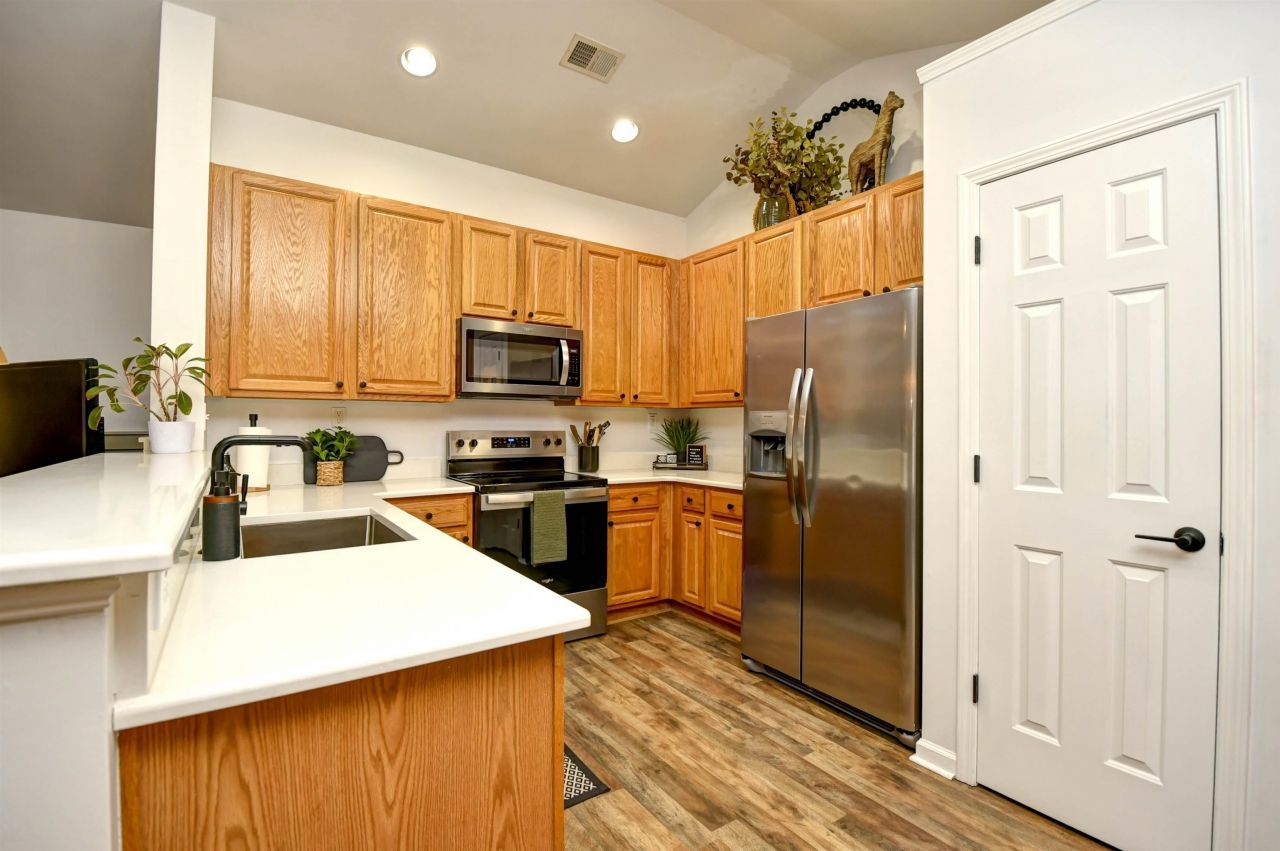 2089 Haystack Way Photo 11