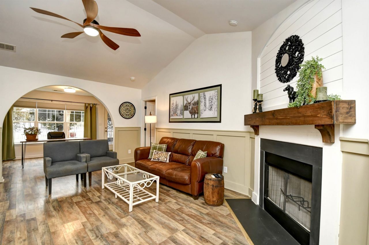 2089 Haystack Way Photo 5