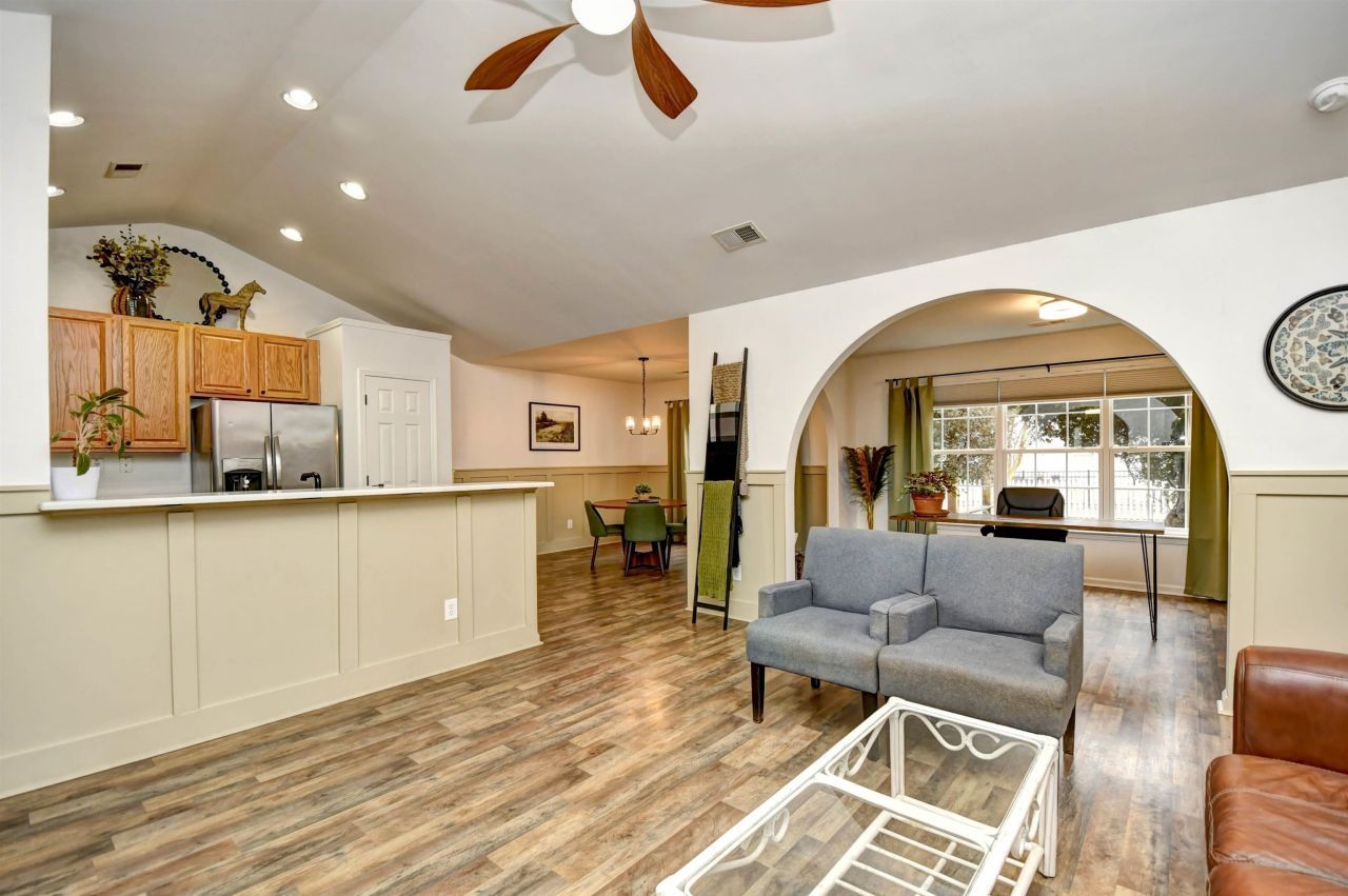 2089 Haystack Way Photo 8