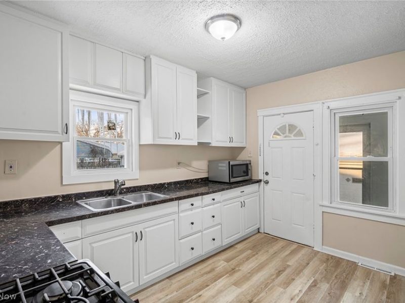 3276 W 130th, Cleveland, OH 44111 Photo 2
