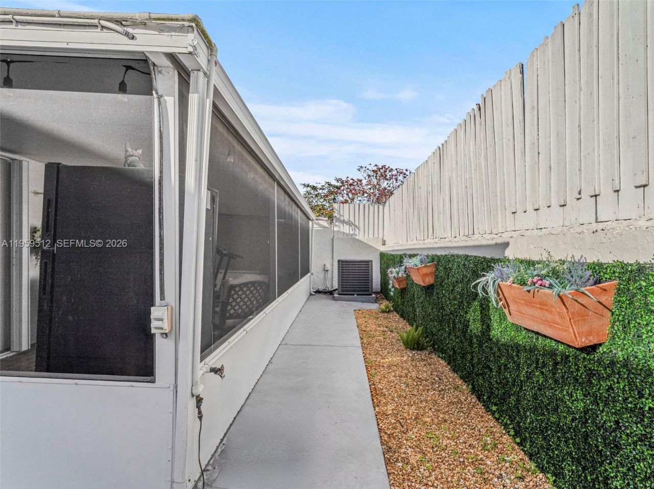 951 SW 124th Ct, Miami, FL 33184 Photo