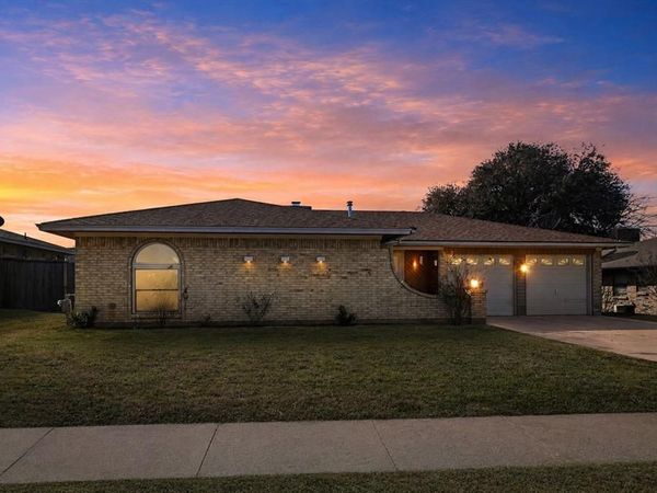 2106 Avalon Lane, Arlington, TX 76014