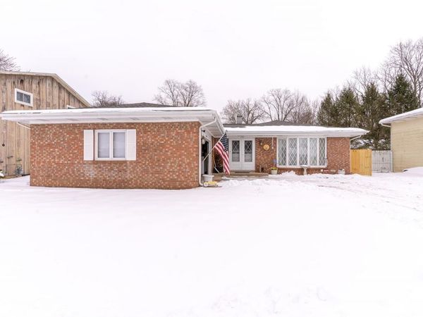 140 Manchester Drive, Mishawaka, IN 46544