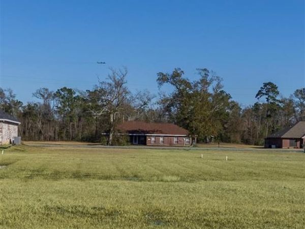 430 Deshotel Ln, Lake Charles, LA 70615