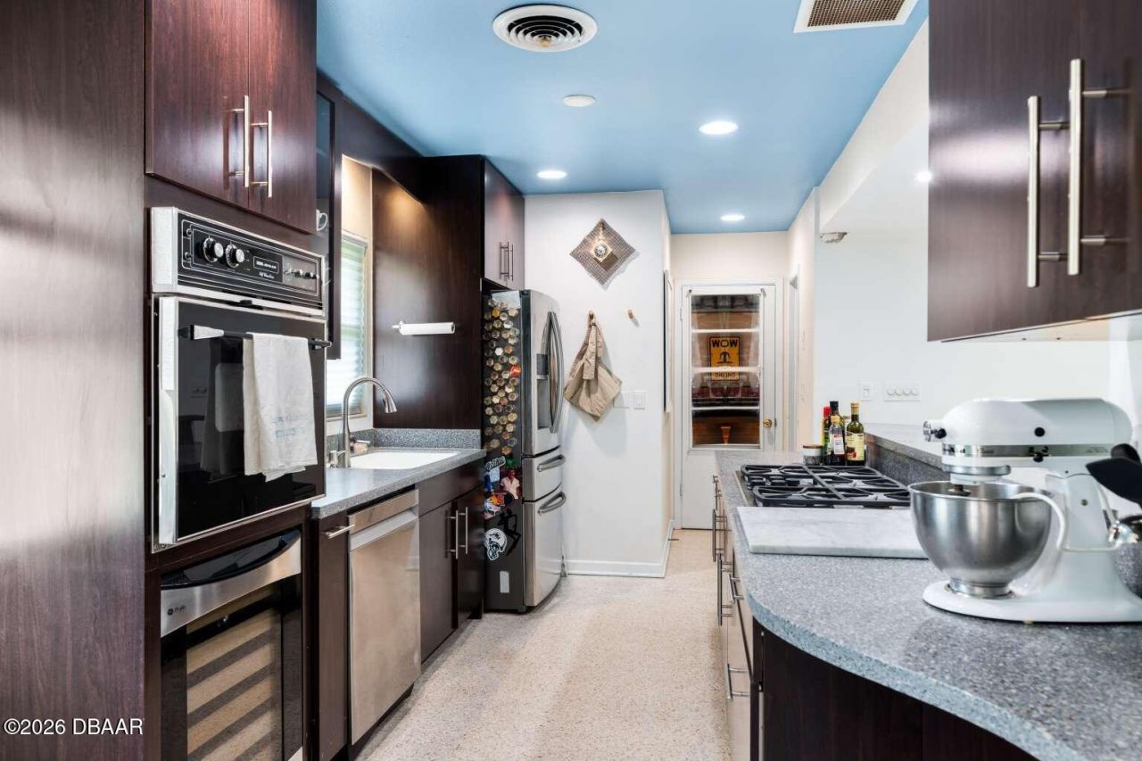 812 E 13th Avenue, New Smyrna Beach, FL 32169 Photo