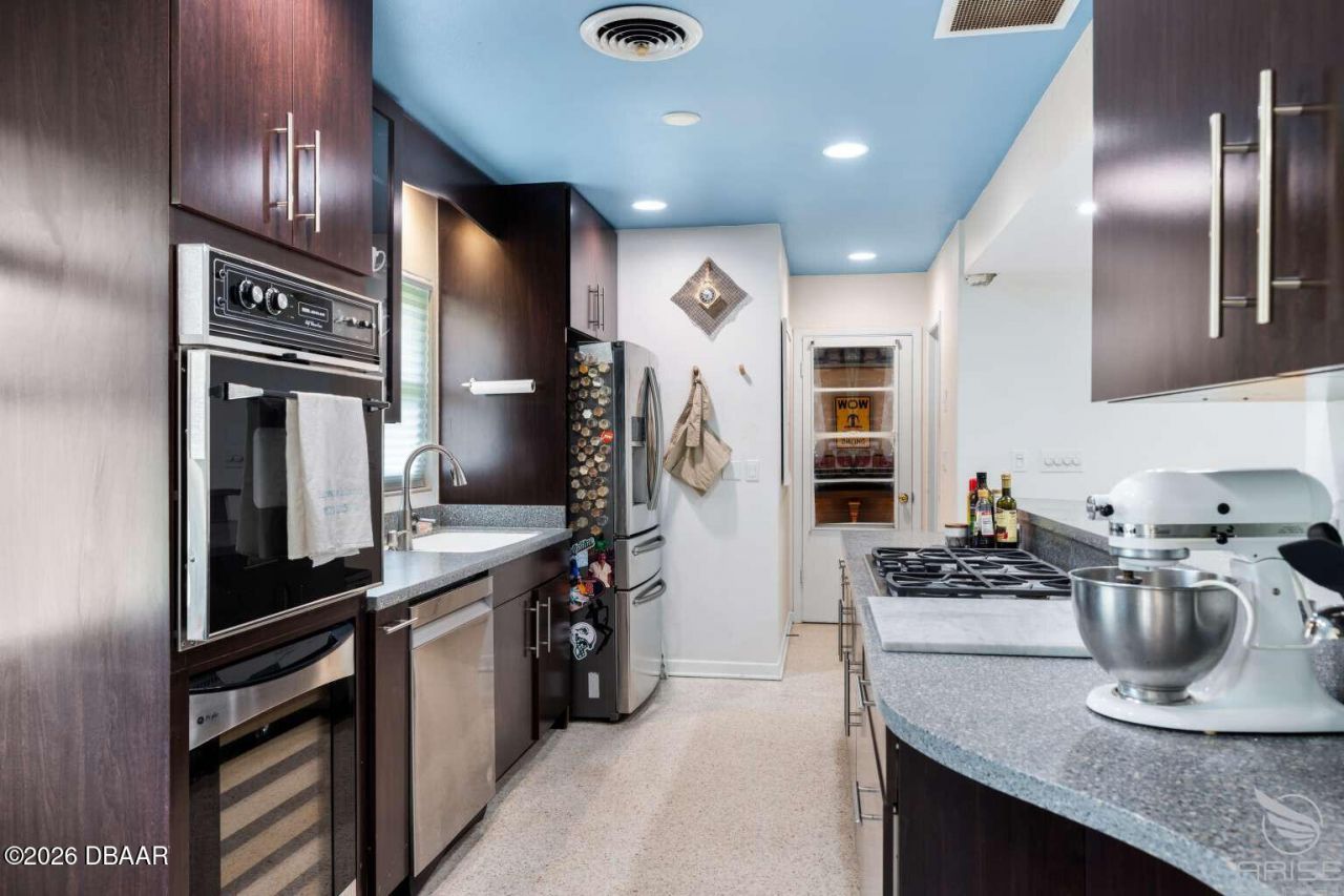 812 E 13th Avenue, New Smyrna Beach, FL 32169 Photo