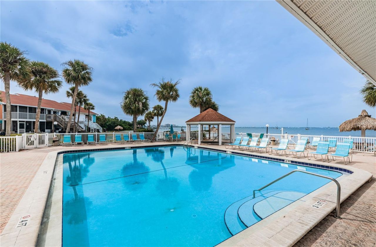3735 42nd Way S, Unit E, Saint Petersburg, FL 33711 Photo
