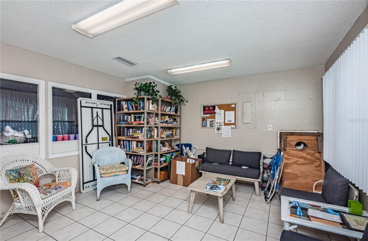 3735 42nd Way S, Unit E, Saint Petersburg, FL 33711 Photo