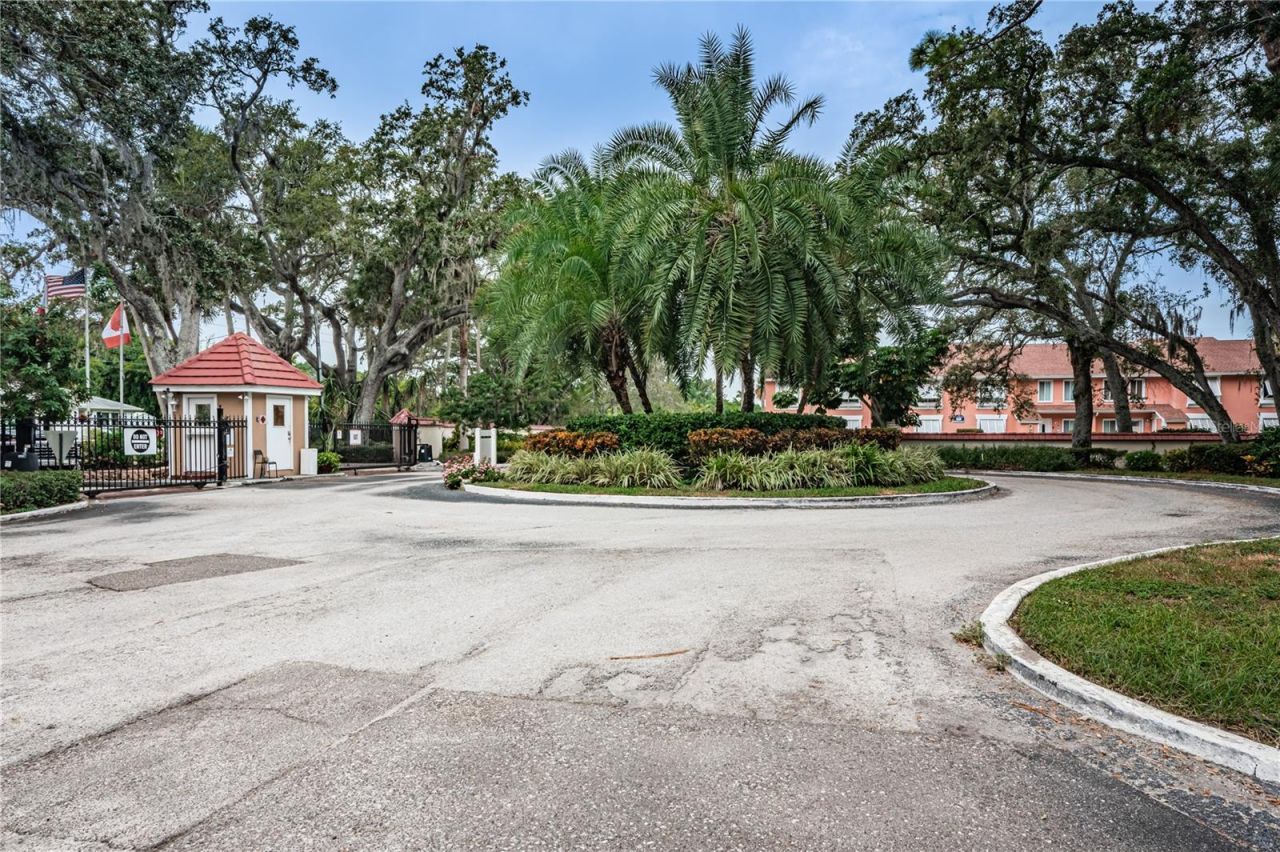 3735 42nd Way S, Unit E, Saint Petersburg, FL 33711 Photo