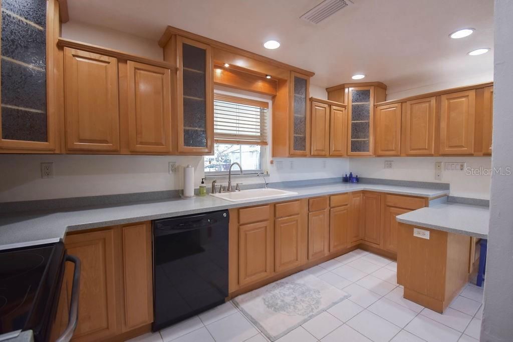 5952 52nd Avenue N, Kenneth City, FL 33709 Photo