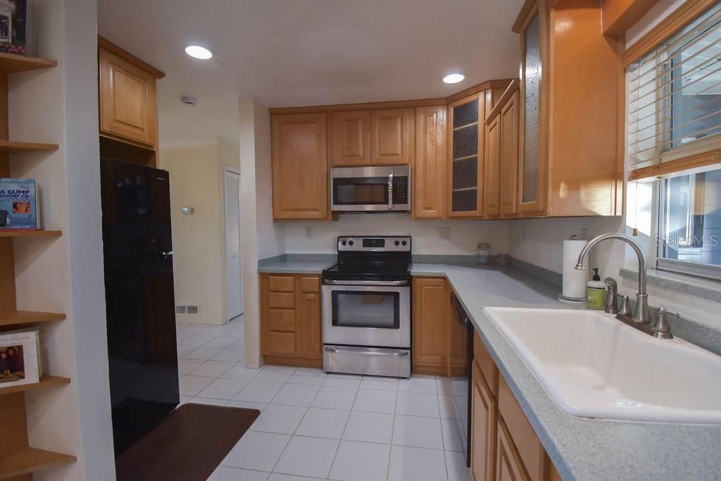 5952 52nd Avenue N, Kenneth City, FL 33709 Photo