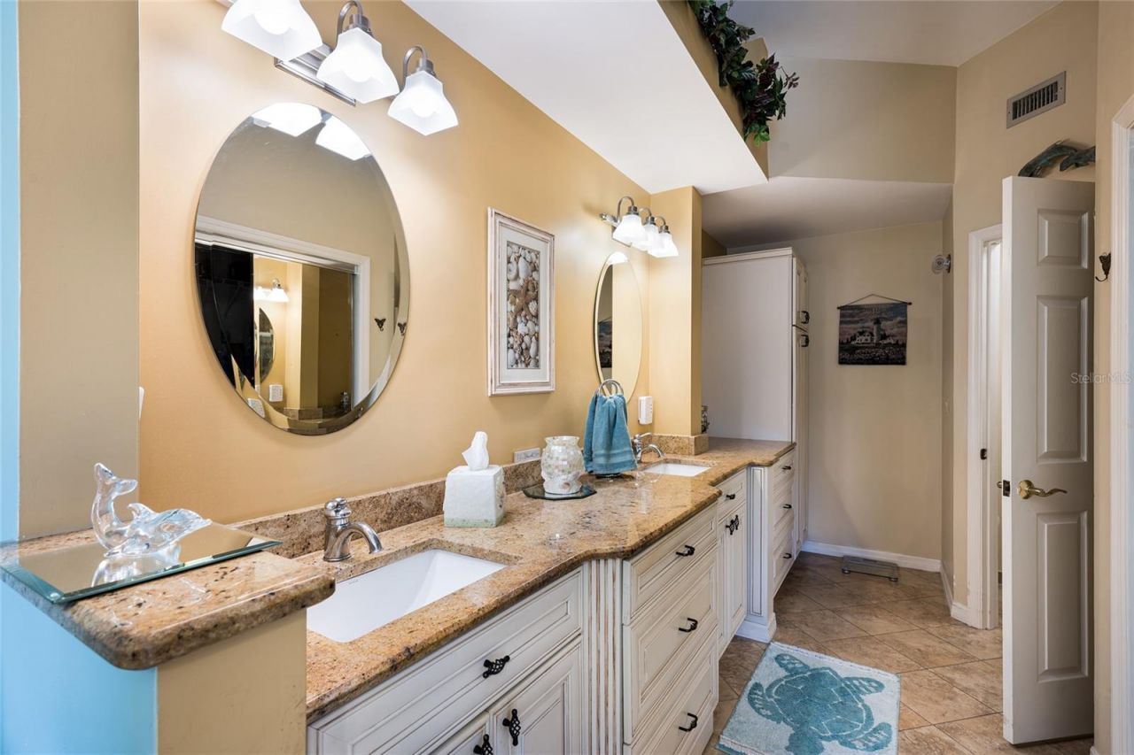 5590 Golf Pointe Drive, Unit 5590, Sarasota, FL 34243 Photo