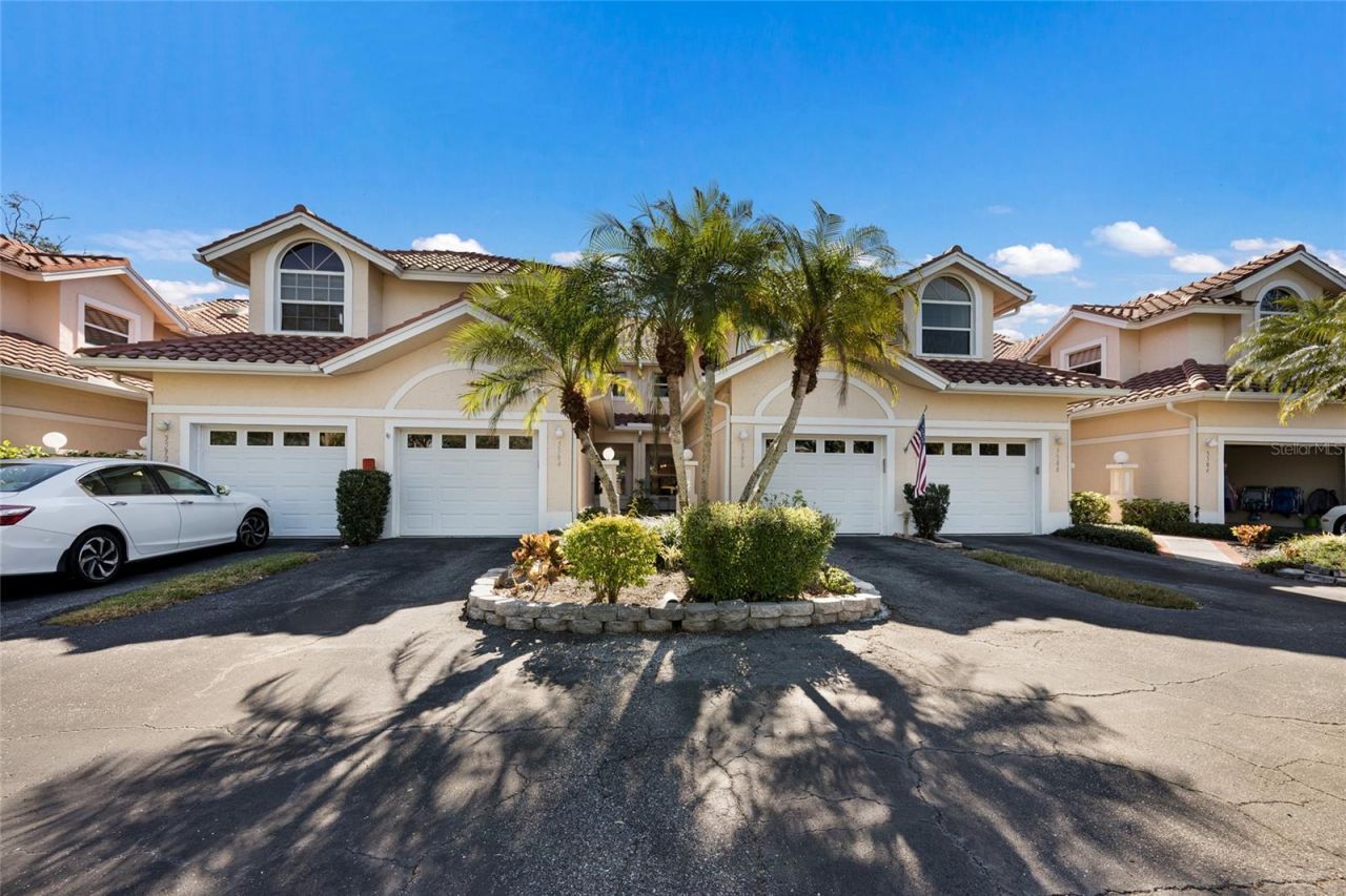 5590 Golf Pointe Drive, Unit 5590, Sarasota, FL 34243 Photo