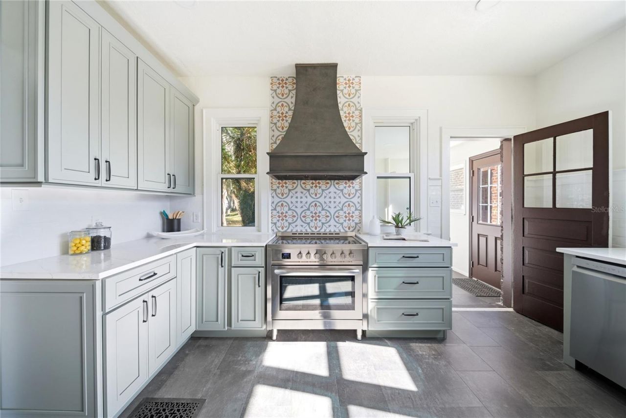 1689 Lakeshore Drive, Eustis, FL 32726 Photo