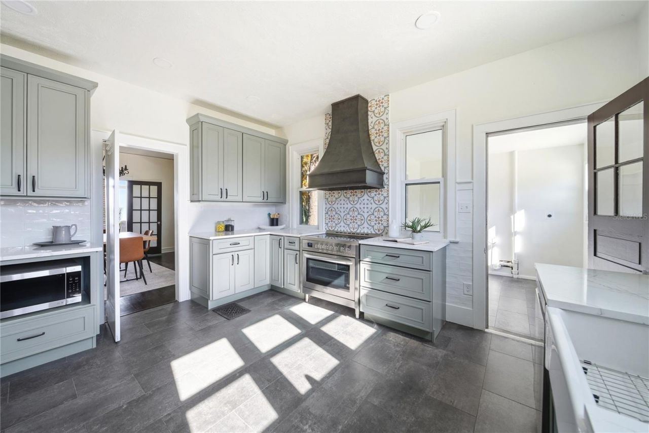 1689 Lakeshore Drive, Eustis, FL 32726 Photo