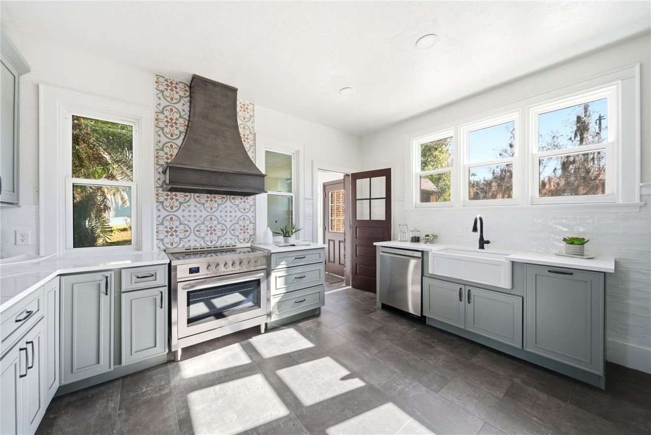 1689 Lakeshore Drive, Eustis, FL 32726 Photo