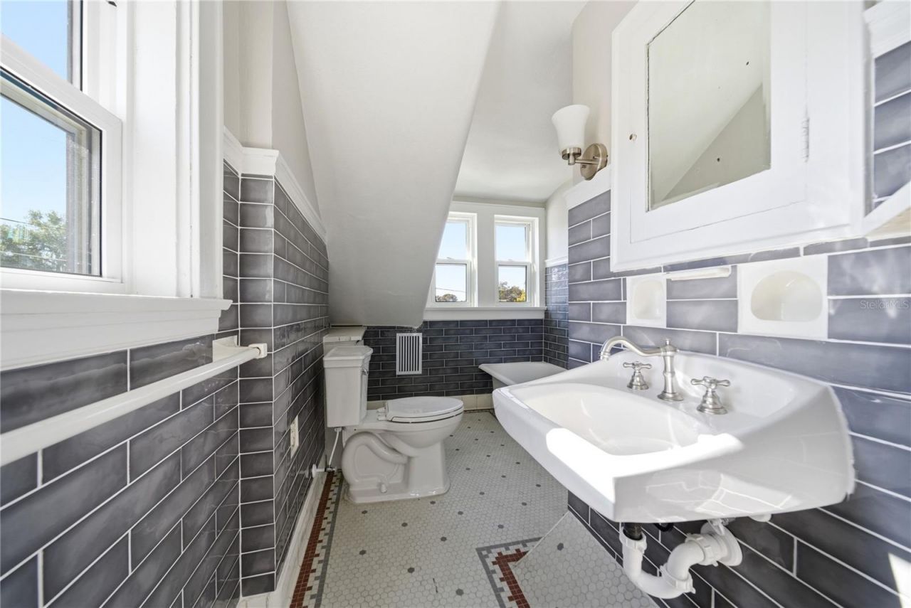 1689 Lakeshore Drive, Eustis, FL 32726 Photo