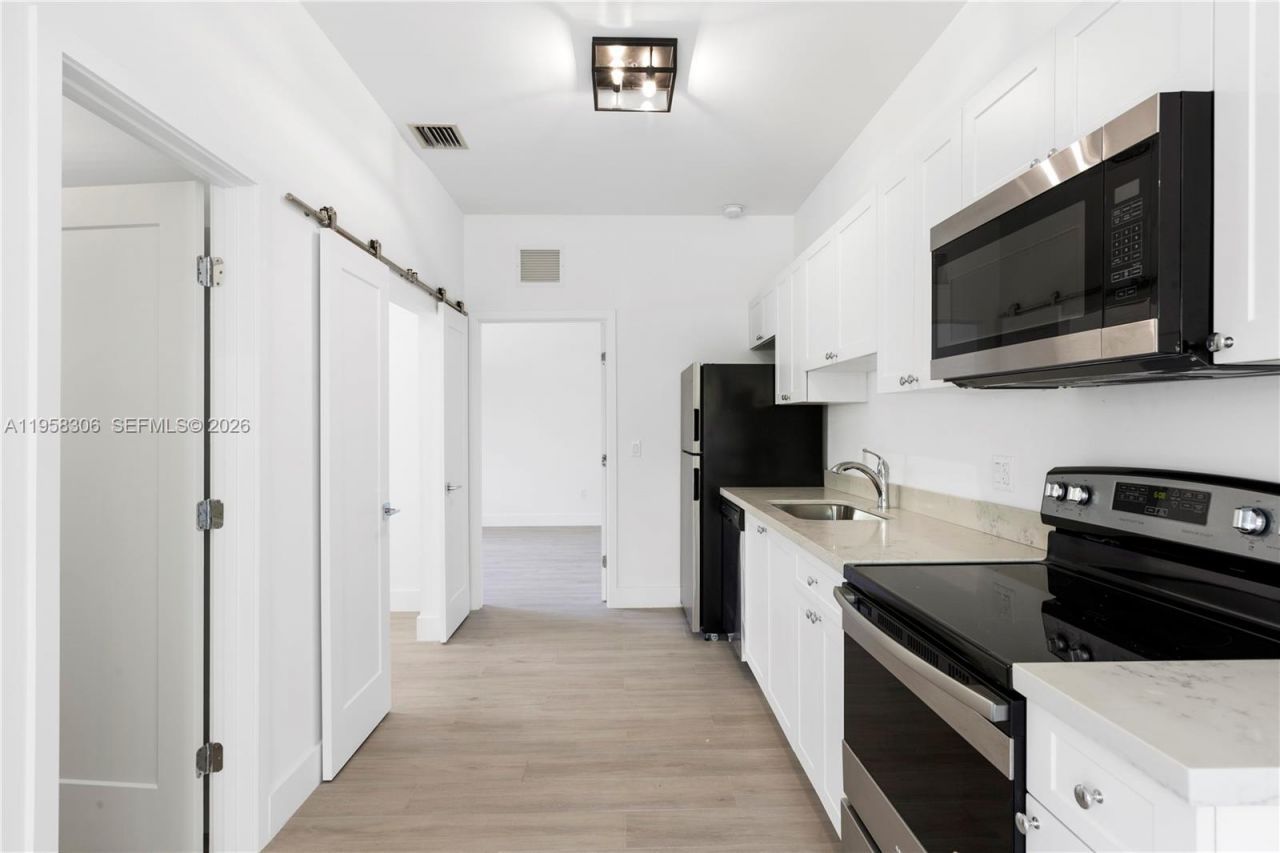 628 Santander Ave, Unit 8, Coral Gables, FL 33134 Photo