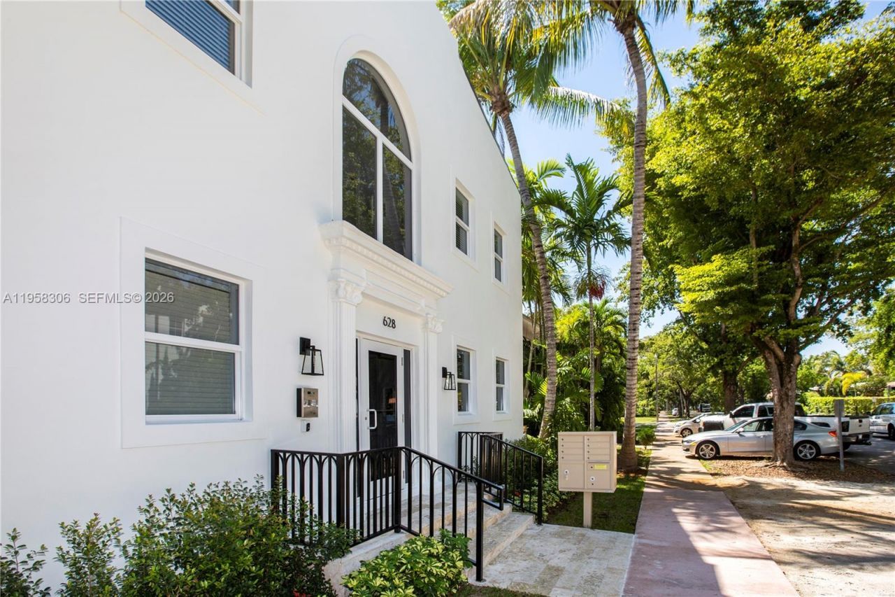 628 Santander Ave, Unit 8, Coral Gables, FL 33134 Photo