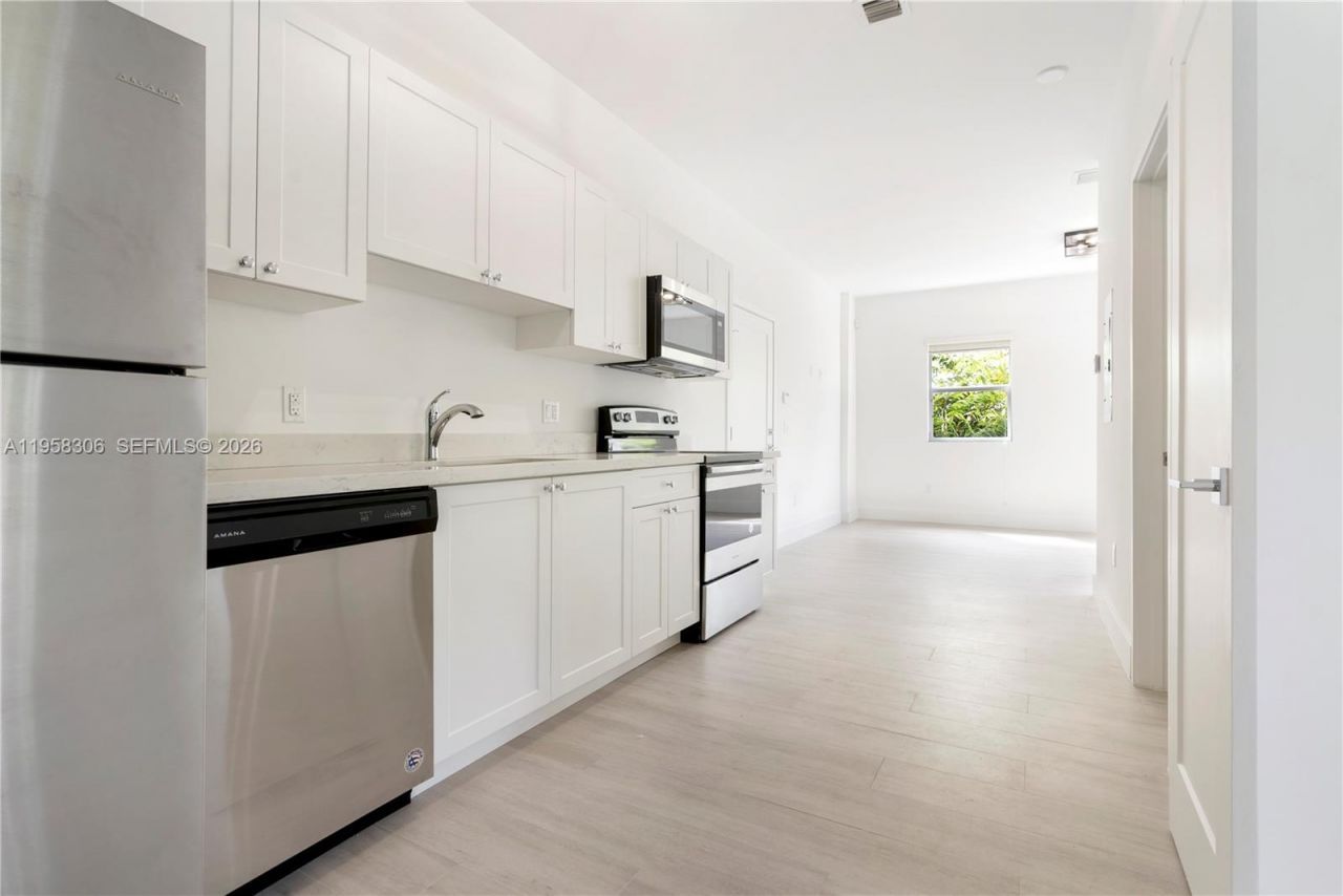 628 Santander Ave, Unit 8, Coral Gables, FL 33134 Photo