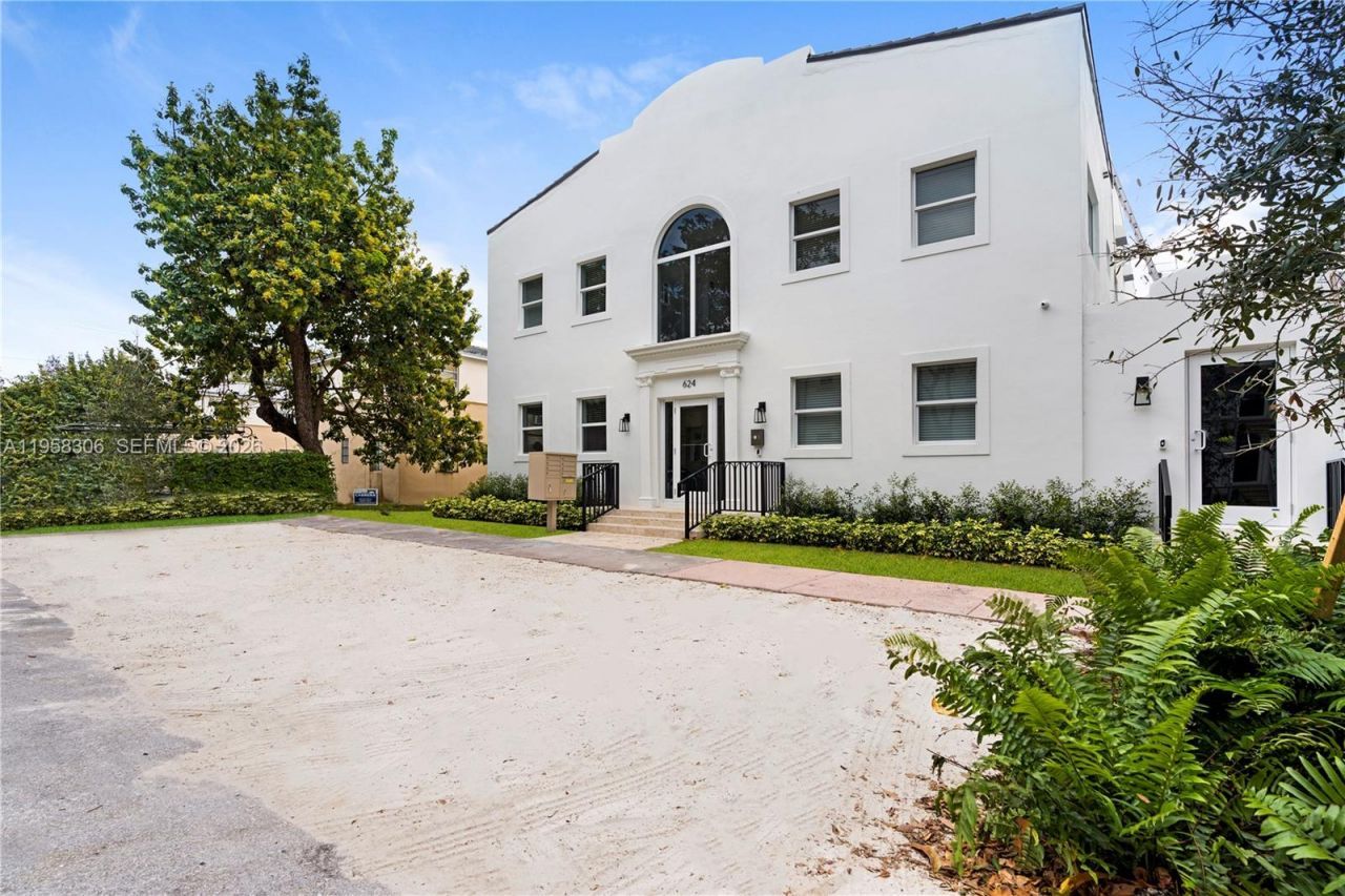 628 Santander Ave, Unit 8, Coral Gables, FL 33134 Photo