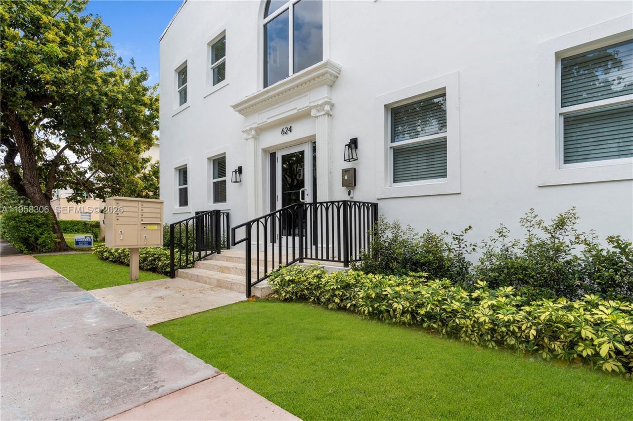 628 Santander Ave, Unit 8, Coral Gables, FL 33134 Photo