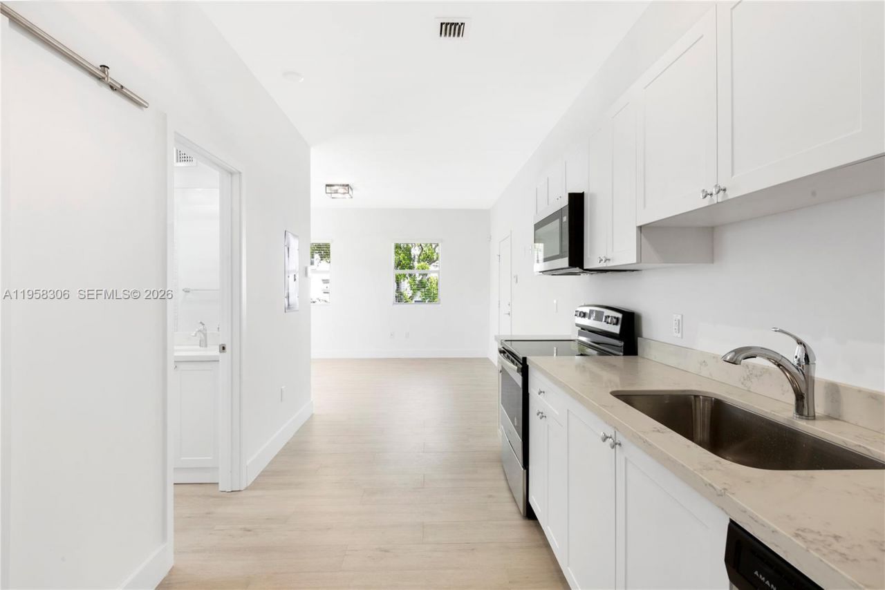 628 Santander Ave, Unit 8, Coral Gables, FL 33134 Photo